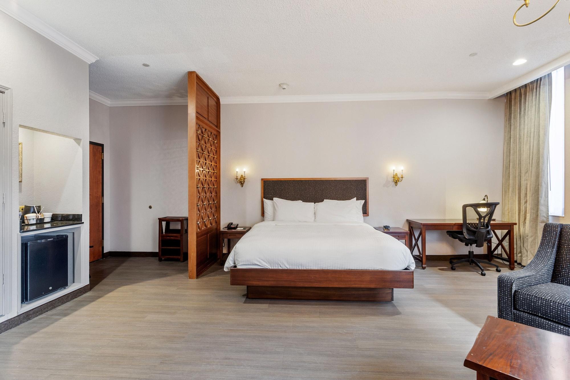 Wyndham Garden Baronne Plaza Hotel Ню Орлиънс Екстериор снимка