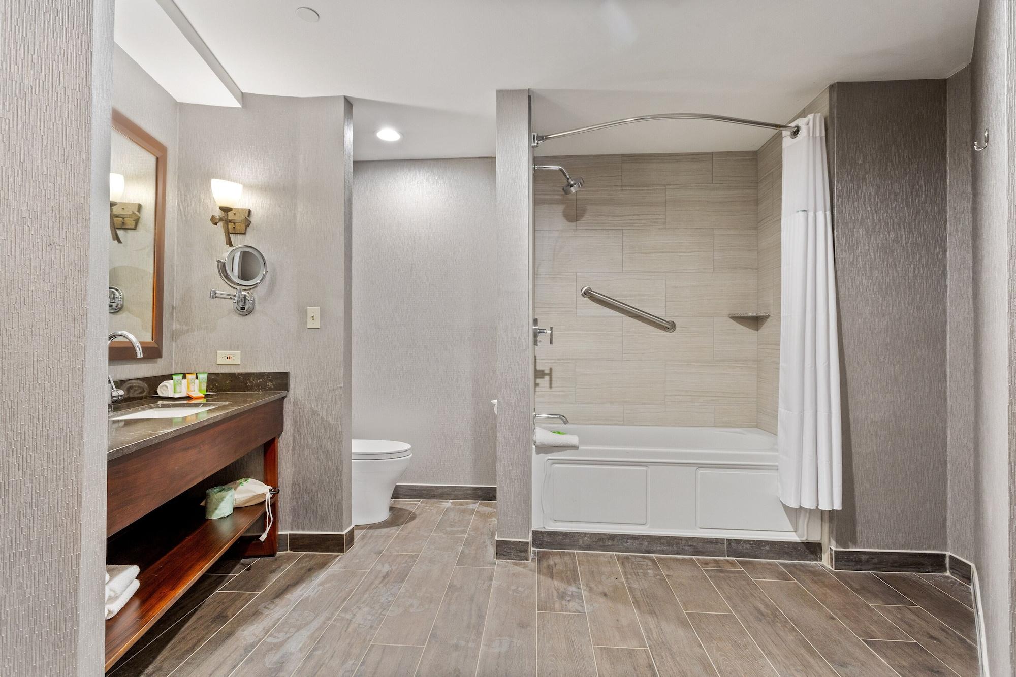 Wyndham Garden Baronne Plaza Hotel Ню Орлиънс Екстериор снимка