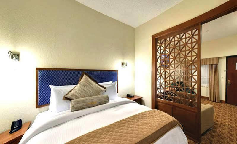 Wyndham Garden Baronne Plaza Hotel Ню Орлиънс Екстериор снимка